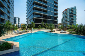 Resort Living 2BR with Pool Spa Gym & Parking, Brisbane